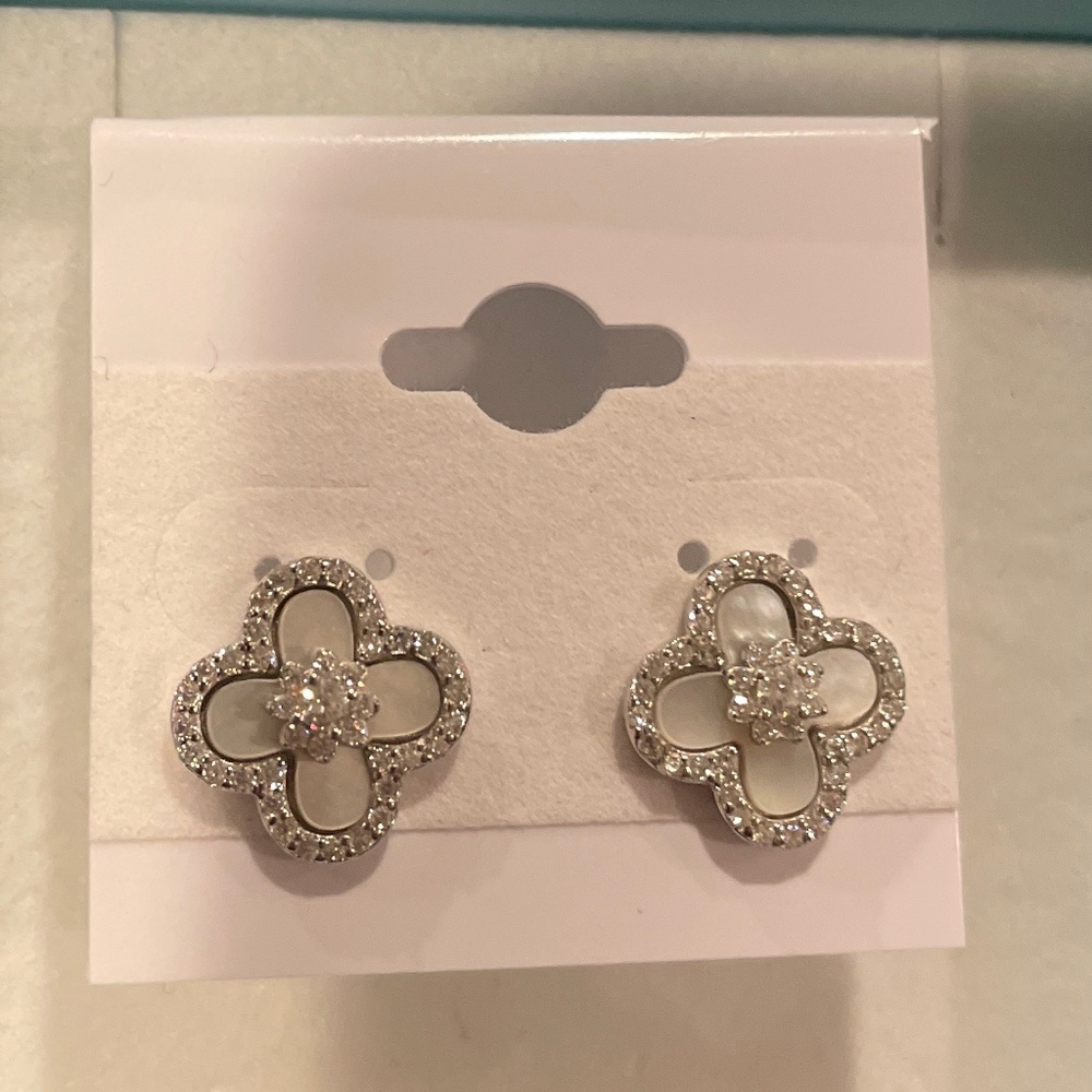 Silver clover earrings